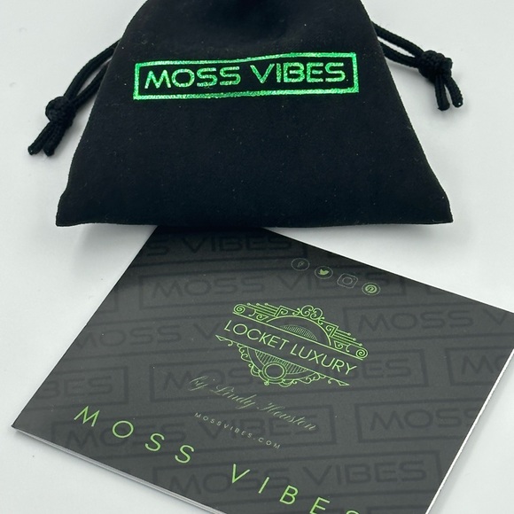 Eternal Moss Locket Pendant Necklace- Yellow - Picture 9 of 9